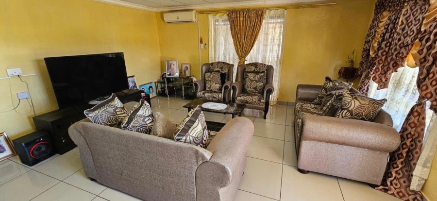 4 Bedroom Property for Sale in Roodepan Northern Cape